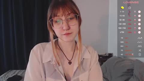 Snapshot of cherry_hazzze chatting on November 17, 7:19 pm Cheryl online show from November 17, 7:19 pm