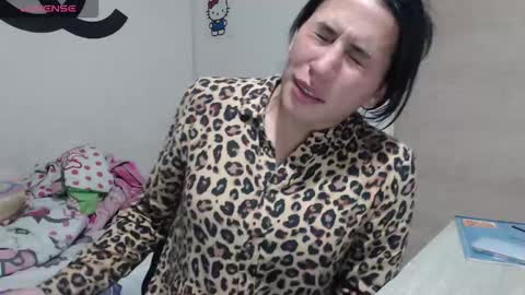 Snapshot of cherry_hc chatting on October 11, 2:44 am Nezumy Rey online show from October 11, 2:44 am