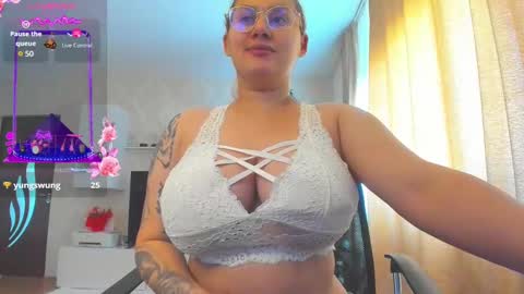 Snapshot of cherry_pie_69 chatting on December 16, 7:48 am mayra online show from December 16, 7:48 am