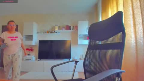 Snapshot of cherry_pie_69 chatting on October 1, 9:04 am mayra online show from October 1, 9:04 am