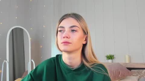 cherry_pr1ce online show from October 19, 11:38 pm