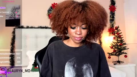 Snapshot of cherrybr_ chatting on December 27, 4:04 am Cherry Lady online show from December 27, 4:04 am