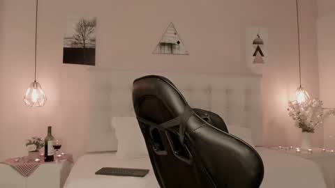 Snapshot of cherrybr_ chatting on February 14, 7:02 pm Cherry Lady online show from February 14, 7:02 pm