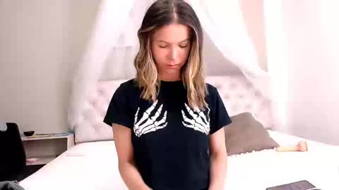 Anna online show from December 4, 9:57 pm