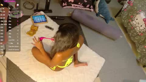 Snapshot of cherrycreme chatting on September 23, 2:14 am Cherry online show from September 23, 2:14 am