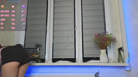 Lysia online show from April 2, 1:31 pm