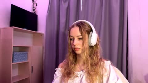 Evie online show from October 14, 5:08 am