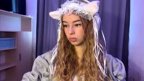 Evie online show from October 24, 7:27 am