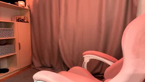 Evie online show from February 5, 2:43 pm