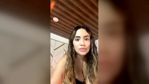 Snapshot of cherrysexx chatting on December 17, 2:39 am Nathalie online show from December 17, 2:39 am