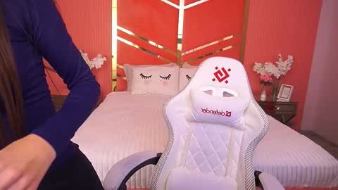 cherryylulu online show from November 12, 8:48 am