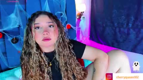 Snapshot of cherryyquen chatting on October 17, 8:00 pm Cherry Queen online show from October 17, 8:00 pm