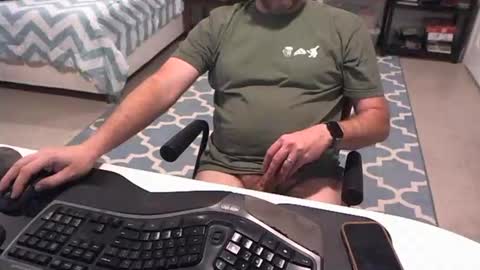 chesbayboy online show from November 4, 5:28 am