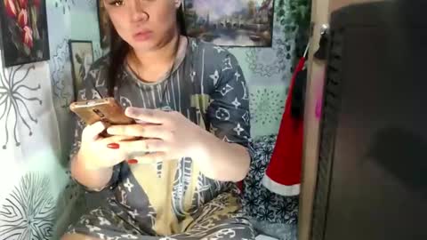 Snapshot of chescahotxxxl chatting on December 11, 12:23 pm chescahotxxxl online show from December 11, 12:23 pm