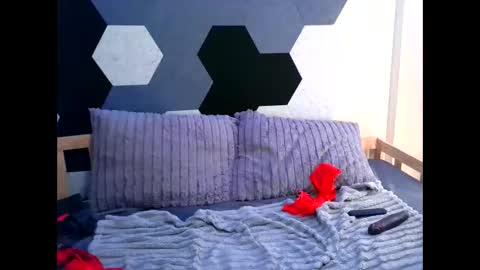 Snapshot of cheyennel chatting on December 4, 8:34 am cheyennel online show from December 4, 8:34 am