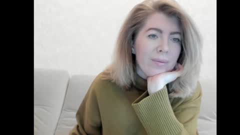 Snapshot of chicafortuna chatting on March 5, 2:03 am NBFG online show from March 5, 2:03 am