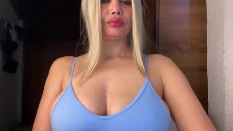 Snapshot of chicasexylatina777 chatting on November 22, 10:09 pm sexypau online show from November 22, 10:09 pm