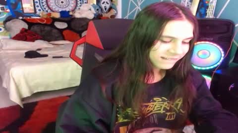 Snapshot of chico_explosivo chatting on October 16, 12:33 am chico_explosivo online show from October 16, 12:33 am