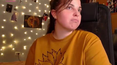 Snapshot of chill_saya chatting on September 28, 9:42 pm Saya online show from September 28, 9:42 pm