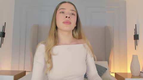 Chloe online show from April 19, 2:38 pm