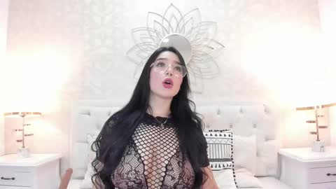 Sara online show from December 3, 11:30 am