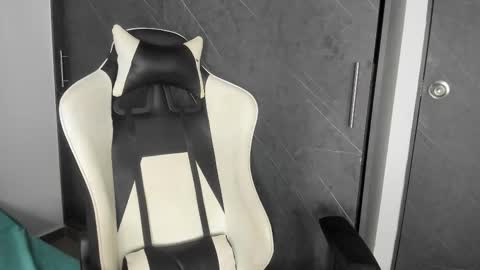 chloe online show from October 24, 10:17 pm