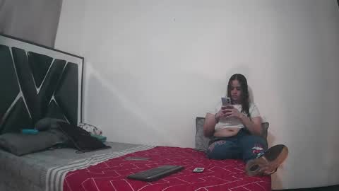 Snapshot of chloe_hotx chatting on March 12, 9:03 pm Chloe and Danna online show from March 12, 9:03 pm