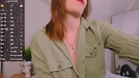 Snapshot of chloe_jeense chatting on March 2, 5:33 am Chloe online show from March 2, 5:33 am