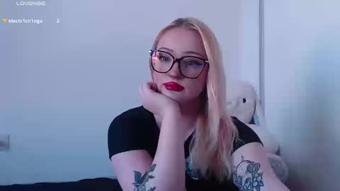 Chloe Levine online show from September 12, 9:15 pm