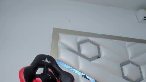 CHLOE online show from November 28, 5:59 pm