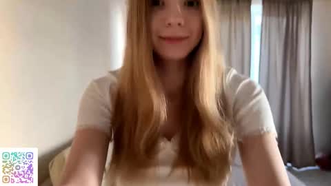 Snapshot of chloe_show chatting on November 22, 1:43 pm hloe online show from November 22, 1:43 pm