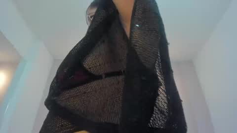 chloe_thomsoon online show from April 23, 11:42 am