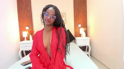 CHLOE online show from February 11, 12:10 pm