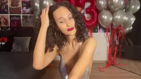 Snapshot of chloechain chatting on November 11, 1:05 am chloe online show from November 11, 1:05 am