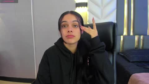  Chloe Harper  online show from April 9, 11:37 am