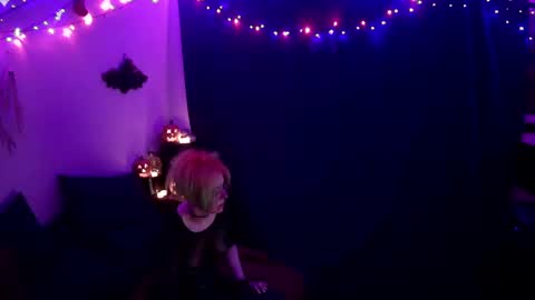 Chloekissxo online show from November 1, 12:56 am