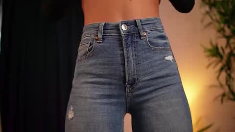 Snapshot of chloemin_ chatting on November 10, 7:07 am chloemin_ online show from November 10, 7:07 am