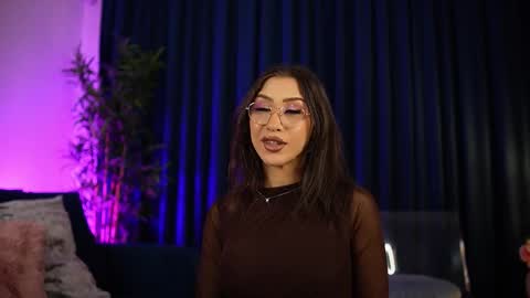 Snapshot of chloemin_ chatting on November 20, 5:29 am chloemin_ online show from November 20, 5:29 am