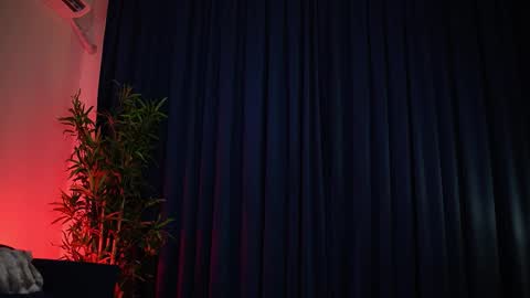 Snapshot of chloemin_ chatting on December 4, 5:17 am chloemin_ online show from December 4, 5:17 am