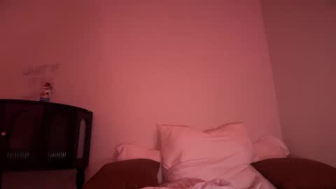 Snapshot of chloeros3e chatting on October 4, 7:56 pm chloeros3e online show from October 4, 7:56 pm