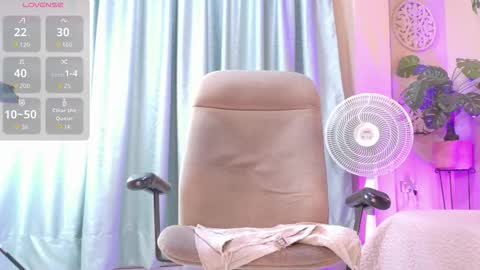 Snapshot of chloerossee chatting on October 21, 1:17 am Chloe rosse online show from October 21, 1:17 am