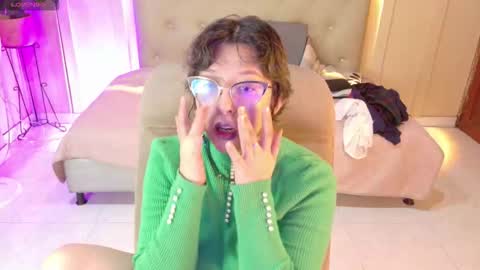 Snapshot of chloerossee chatting on November 15, 1:36 am Chloe rosse online show from November 15, 1:36 am