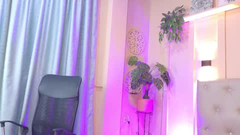 Snapshot of chloerossee chatting on November 28, 1:30 am Chloe rosse online show from November 28, 1:30 am