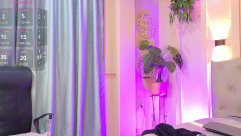 Snapshot of chloerossee chatting on November 29, 1:30 am Chloe rosse online show from November 29, 1:30 am