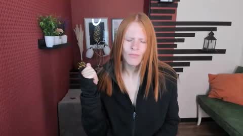 Snapshot of chloevalentinee chatting on October 1, 10:21 am Chloe online show from October 1, 10:21 am