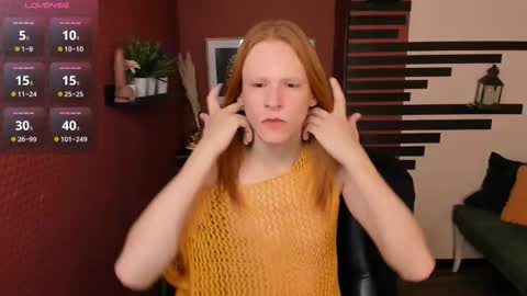 Snapshot of chloevalentinee chatting on October 30, 9:55 am Chloe online show from October 30, 9:55 am