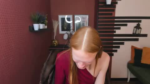 Snapshot of chloevalentinee chatting on December 2, 2:23 pm Chloe online show from December 2, 2:23 pm