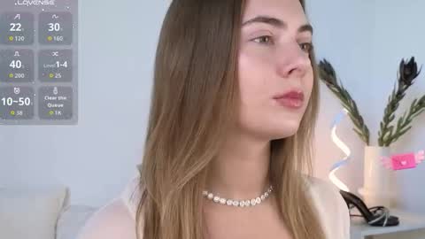 Snapshot of chloi_hes chatting on September 22, 9:11 am chloi_hes online show from September 22, 9:11 am