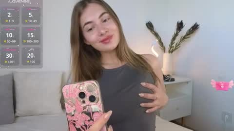 Snapshot of chloi_hes chatting on September 23, 8:50 am chloi_hes online show from September 23, 8:50 am