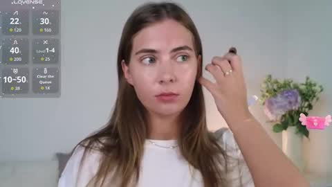 Snapshot of chloi_hes chatting on October 9, 11:08 am chloi_hes online show from October 9, 11:08 am